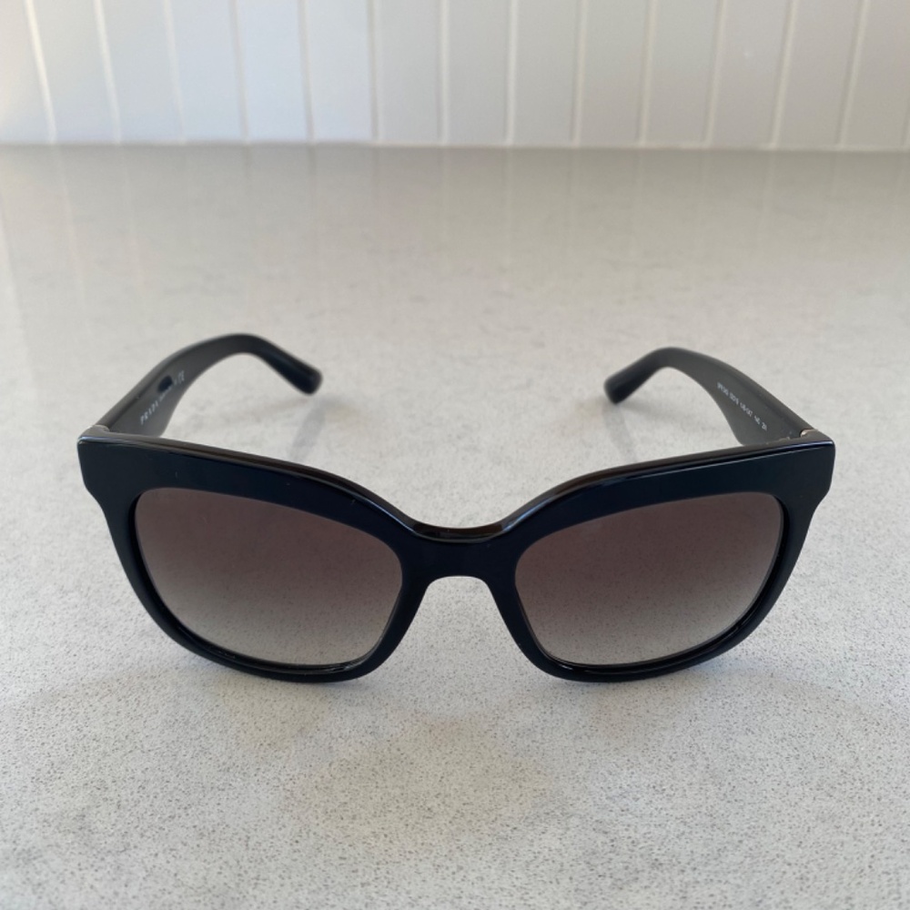 Prada sunglasses - Picture 4 of 6